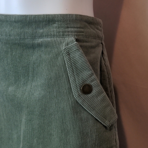 Copper Key Sage Green Corduroy Mini Skirt with Pockets size Large - Picture 2 of 6